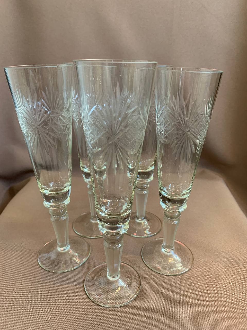 102. Пять Шампанок, СССР , пер. пол.  ХХ века, хрусталь, выдувание,гравировка, огранка, высота 180 мм. Объем 100 мл.